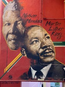 No Júlio Verne Centro de Estudos, a educação antirracista é prática diária: está nas aulas, nos projetos, nos murais e nas relações construídas